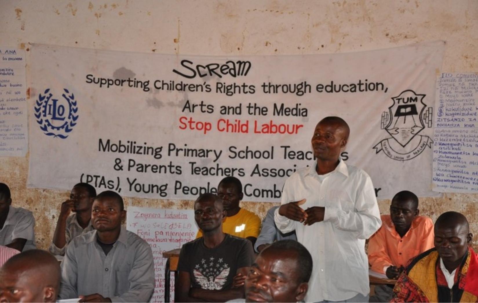 Community social dialogue session on child labour at Kanthonga Primary School in Lilongwe, Malawi (2019)