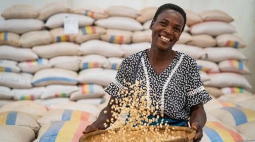 Rufina winnows maize at Gwiritse Cooperative warehouse. Photo: WFP/Badre Bahaji